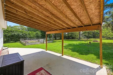 Exterior - 1973 Davis Cir, Clover, SC 29710 photo 5 of 6