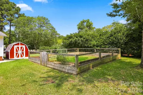 Exterior - 1973 Davis Cir, Clover, SC 29710 photo 6 of 6