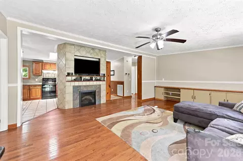 Living - 1973 Davis Cir, Clover, SC 29710 photo 2 of 3