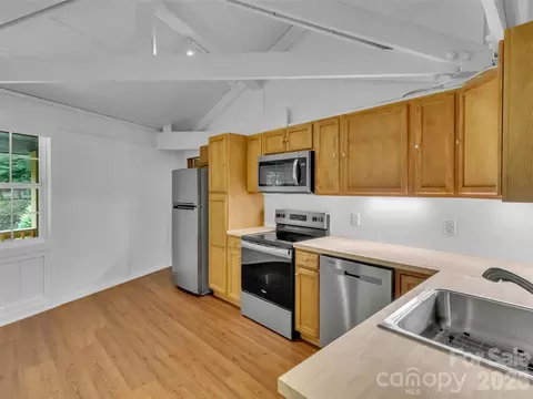 Kitchen - 475 Mountain Forest Est, Sylva, NC 28779 photo 1 of 2