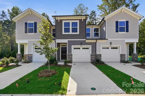 3205 Meadow Knoll Dr, Charlotte, NC 28269