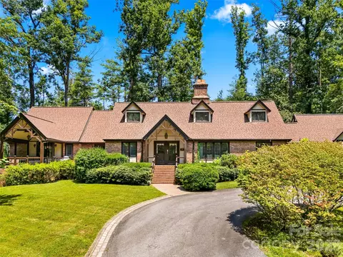 122 Stuyvesant Rd, Asheville, NC 28803