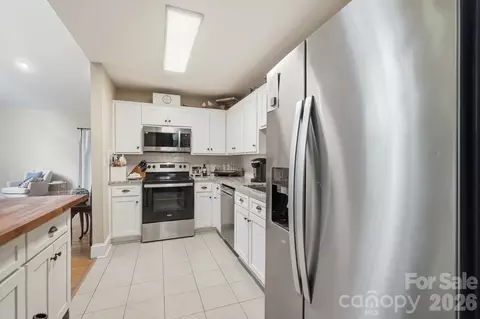 Kitchen - 141 Oak Leaf Ln, Wingate, NC 28174 photo 4 of 4