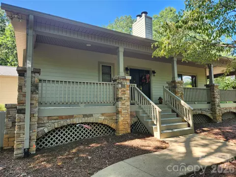 124 Huntington Rd, Lake Lure, NC 28746