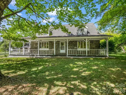 363 Etowah School Rd, Hendersonville, NC 28739