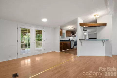 Living - 2786 Ridgecreek Dr, Morganton, NC 28655 photo 4 of 8