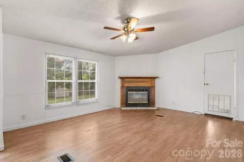 Living - 2786 Ridgecreek Dr, Morganton, NC 28655 photo 5 of 8