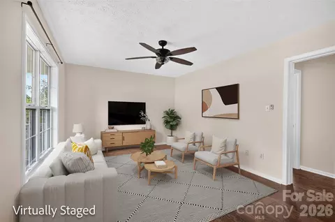 Living - 10724 Kingsview Dr, Davidson, NC 28036 photo 2 of 4