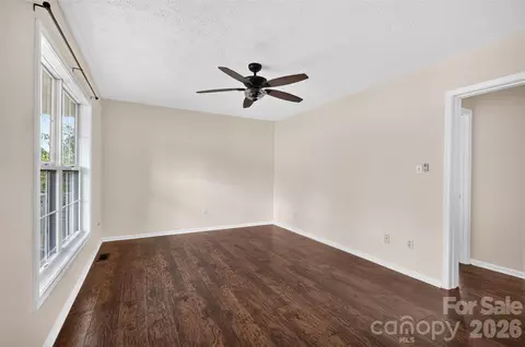 Living - 10724 Kingsview Dr, Davidson, NC 28036 photo 1 of 4