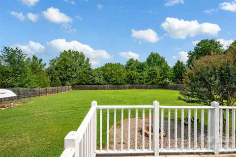 Exterior - 10724 Kingsview Dr, Davidson, NC 28036 photo 7 of 8