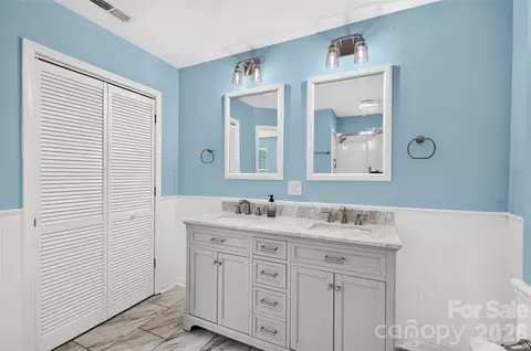Bath - 10724 Kingsview Dr, Davidson, NC 28036 photo 2 of 3