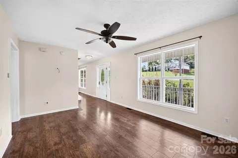 Living - 10724 Kingsview Dr, Davidson, NC 28036 photo 3 of 4