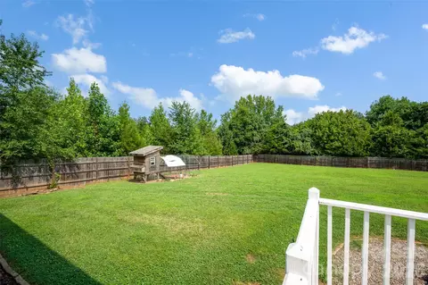 Exterior - 10724 Kingsview Dr, Davidson, NC 28036 photo 6 of 8