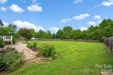 Exterior - 10724 Kingsview Dr, Davidson, NC 28036 photo 8 of 8