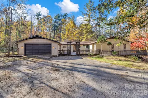 111 Hidden Pond Ln, Asheville, NC 28804
