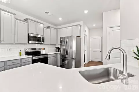 Kitchen - 6522 Gopher Rd, Lancaster, SC 29720 photo 4 of 5