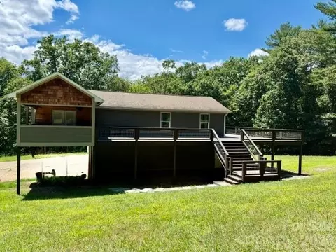80 Hidden Bluff Ln, Horse Shoe, NC 28742