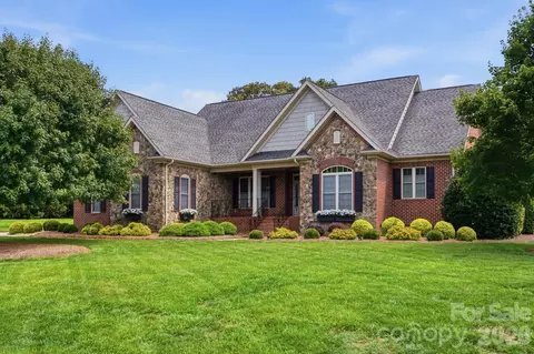 Exterior - 2712 Smith Field Dr, Monroe, NC 28110 photo 2 of 9