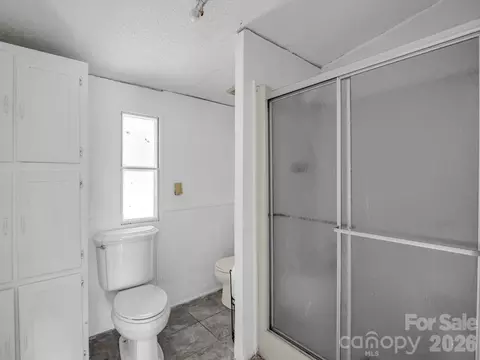 Bath - 3204 Frank Grigg Dr, Shelby, NC 28150 photo 3 of 4