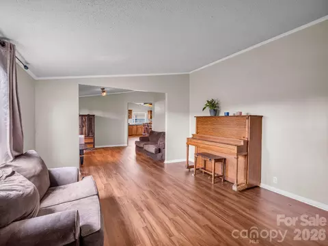 Living - 3204 Frank Grigg Dr, Shelby, NC 28150 photo 2 of 6