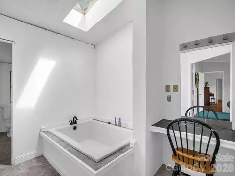 Bath - 3204 Frank Grigg Dr, Shelby, NC 28150 photo 2 of 4