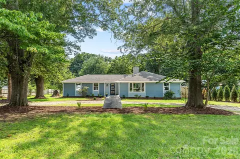 821 Dallas Spencer Mountain Rd, Dallas, NC 28034