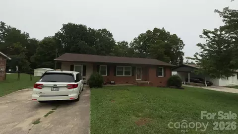 1429 Edgewood Rd, Bessemer City, NC 28016