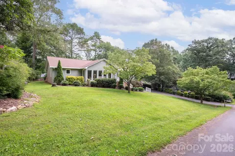 23 S Oaks Cir, Asheville, NC 28806