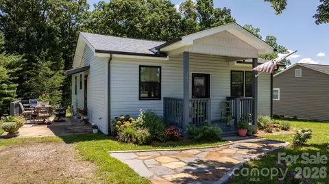 244 Holly St, Hudson, NC 28638