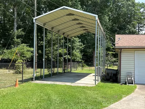 Exterior - 2323 Cherry Rd, Catawba, SC 29704 photo 4 of 12