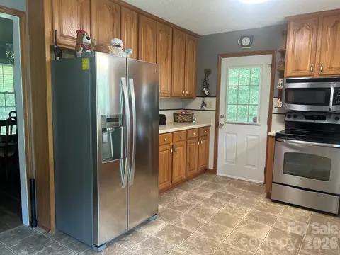 Kitchen - 2323 Cherry Rd, Catawba, SC 29704 photo 2 of 3