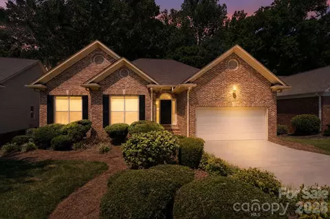 1935 Hamptonwood Rd, Rock Hill, SC 29732