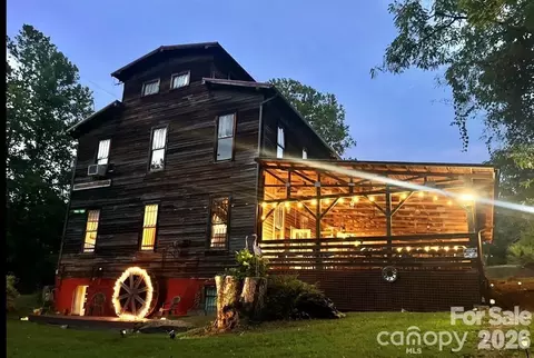 1 Old Mill Ln, Weaverville, NC 28787