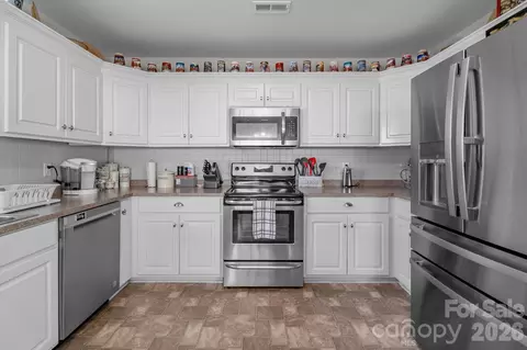 Kitchen - 3301 Silver Fox Cir, Lancaster, SC 29720 photo 2 of 2