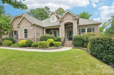 16521 Governors Club Ct, Charlotte, NC 28278