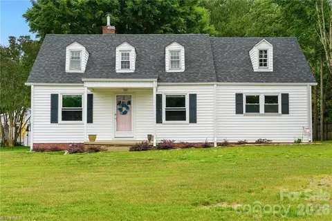 2136 Courtney-huntsville Rd, Yadkinville, NC 27055