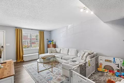 1300 Larchmont 303 Pl #303, Salisbury, NC 28144