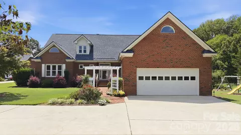 6303 Pointe 25 Ln #25, Rocky Mount, NC 27803