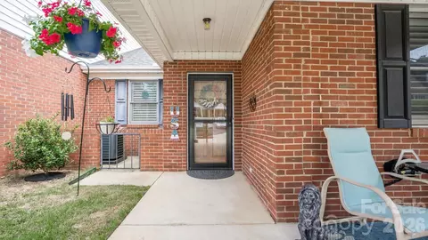 19940 Oak Leaf Cir, Cornelius, NC 28031 photo 2