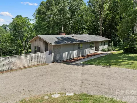 242 N Hills Dr, Hendersonville, NC 28791