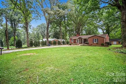 Exterior - 704 1st Avenue Ne Pl NE, Conover, NC 28613 photo 2 of 5