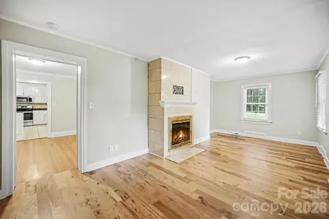 Living - 704 1st Avenue Ne Pl NE, Conover, NC 28613 photo 3 of 8