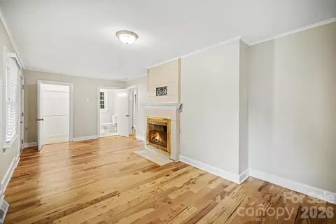 Living - 704 1st Avenue Ne Pl NE, Conover, NC 28613 photo 4 of 8