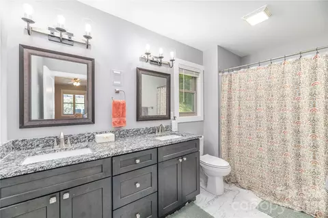 Bath - 68 Clear View Dr, Mars Hill, NC 28754 photo 1 of 2
