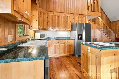 Kitchen - 1979 Willie Usher Rd, Lancaster, SC 29720 photo 2 of 2