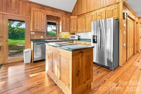 Kitchen - 1979 Willie Usher Rd, Lancaster, SC 29720 photo 1 of 2
