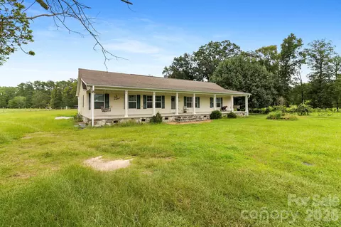 Exterior - 1333 Bunnlevel Erwin Rd, Bunnlevel, NC 28323 photo 2 of 3