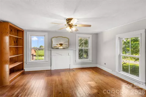 Bedroom - 532 Rash Rd, Olin, NC 28660 photo 6 of 8