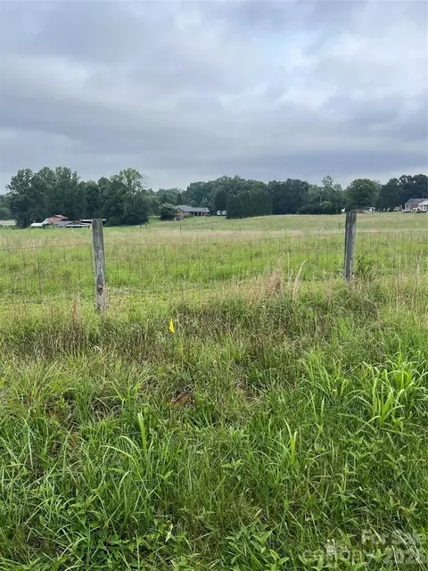 5398 Reidsville Rd, Walkertown, NC 27051