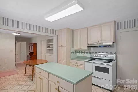 Kitchen - 17 E Murray St, Maiden, NC 28650 photo 2 of 4